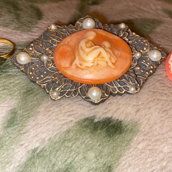 Victorian romantic cameo jewelry - Picture 1 of 9
